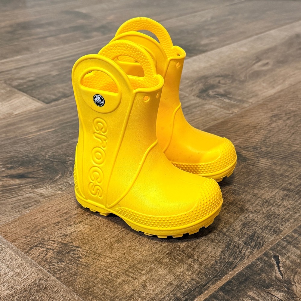 Crocs Little Kids Handle It Waterproof Pull On Rain Boot, Yellow, C6